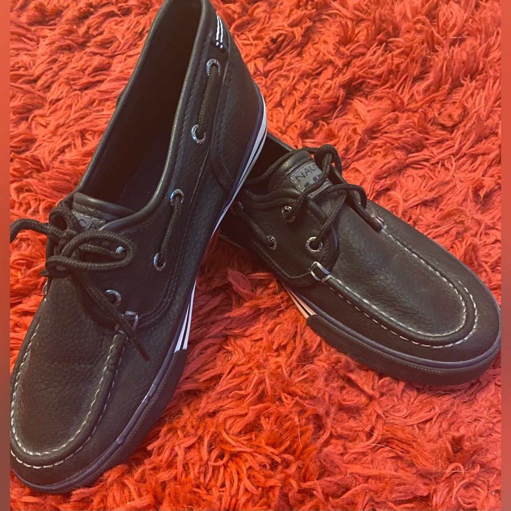 Boys Size 4 Nautica shoes